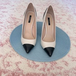 Zara Shoes Women's 10M Pump Chalk colored black pointed toe shoe and black heel